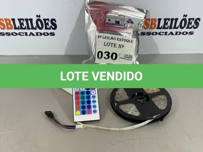 LOTE 030 - 01 FITA DE LED 5 METROS COM CONTROLE DE ILUMINACAO (NO ESTADO, NÃO SABEMOS SE FUNCIONA. LEILÃO NÃO TEM GARANTIA E NEM DEVOLUÇÃO)