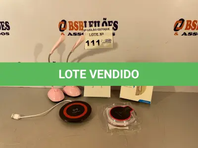 LOTE 111 - 02 LÂMPADAS + 01 FONE WIFI + 02 CARREGADORES WIRELESS 