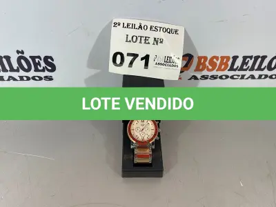 LOTE 071 - 01 RELÓGIO PRATEADO COM DOURADO (NO ESTADO, NÃO SABEMOS SE FUNCIONA. LEILÃO NÃO TEM GARANTIA E NEM DEVOLUÇÃO)