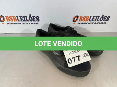 LOTE 077 - 01 TENIS NA COR PRETA (NO ESTADO, NÃO SABEMOS SE FUNCIONA. LEILÃO NÃO TEM GARANTIA E NEM DEVOLUÇÃO)