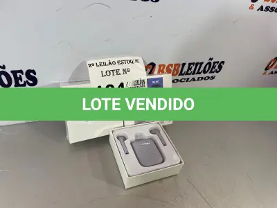 LOTE 104 - 02 FONES DE OUVIDO BLUETOOTH NOVOS (NO ESTADO, NÃO SABEMOS SE FUNCIONA. LEILÃO NÃO TEM GARANTIA E NEM DEVOLUÇÃO)