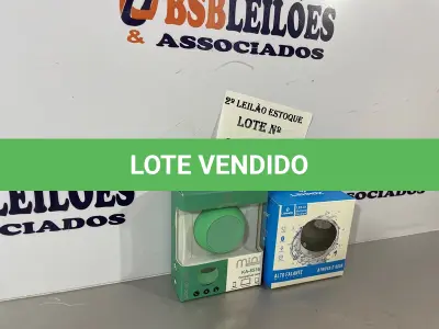 LOTE 112 - 02 CAIXA DE SOM SENDO UMA A PROVA DAGUA WIRELESS (NO ESTADO, NÃO SABEMOS SE FUNCIONA. LEILÃO NÃO TEM GARANTIA E NEM DEVOLUÇÃO)