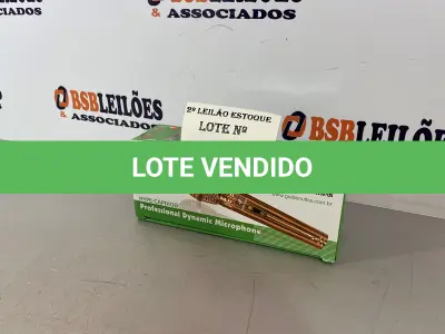 LOTE 066 - 01 MICROFONE PROFISSIONAL DOURADO (NO ESTADO, NÃO SABEMOS SE FUNCIONA. LEILÃO NÃO TEM GARANTIA E NEM DEVOLUÇÃO)