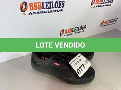 LOTE 077 - 01 TENIS NA COR PRETA (NO ESTADO, NÃO SABEMOS SE FUNCIONA. LEILÃO NÃO TEM GARANTIA E NEM DEVOLUÇÃO)