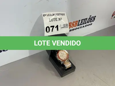 LOTE 071 - 01 RELÓGIO PRATEADO COM DOURADO (NO ESTADO, NÃO SABEMOS SE FUNCIONA. LEILÃO NÃO TEM GARANTIA E NEM DEVOLUÇÃO)