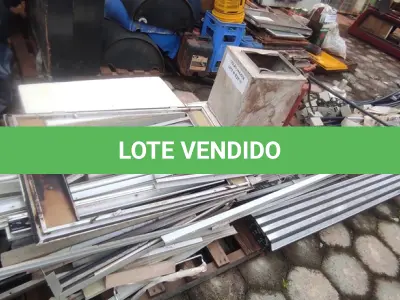 LOTE 037 - 01 LOTE COM PERSIANAS E PERFIS EM ALUMÍNIO (NO ESTADO, NÃO SABEMOS SE FUNCIONA. LEILÃO NÃO TEM GARANTIA E NEM DEVOLUÇÃO).