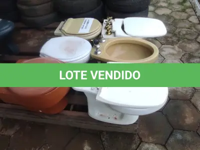 LOTE 065 - 01 LOTE COM 04 VASOS SANITÁRIOS E 02 BIDÊS (NO ESTADO, NÃO SABEMOS SE FUNCIONA. LEILÃO NÃO TEM GARANTIA E NEM DEVOLUÇÃO).