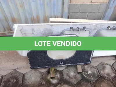 LOTE 028 -  03 PIAS SENDO 01 PIA COM 2 CUBAS EM MÁRMORE (NO ESTADO, NÃO SABEMOS SE FUNCIONA. LEILÃO NÃO TEM GARANTIA E NEM DEVOLUÇÃO).