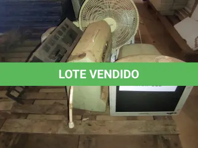 LOTE 009 -  01 LOTE COM MONITORES CRT ,VENTILADOR INCOMPLETO ,HIDRO SAUNA ,TOCA DISCO(NO ESTADO, NÃO SABEMOS SE FUNCIONA. LEILÃO NÃO TEM GARANTIA E NEM DEVOLUÇÃO).