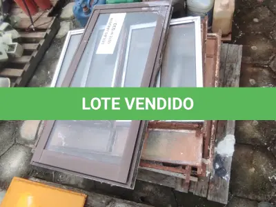 LOTE 033 - 01 LOTE COM VITRÔS EM FERRO E VIDRO  (NO ESTADO, NÃO SABEMOS SE FUNCIONA. LEILÃO NÃO TEM GARANTIA E NEM DEVOLUÇÃO).