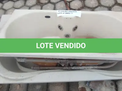 LOTE 085 - 02 BANHEIRAS EM FIBRA (NO ESTADO, NÃO SABEMOS SE FUNCIONA. LEILÃO NÃO TEM GARANTIA E NEM DEVOLUÇÃO).