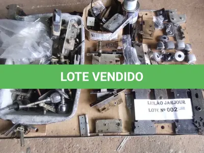LOTE 002 - 01 LOTE FECHADURAS E DOBRADIÇAS ANTIGAS (NO ESTADO, NÃO SABEMOS SE FUNCIONA. LEILÃO NÃO TEM GARANTIA E NEM DEVOLUÇÃO).