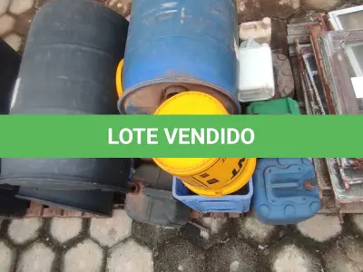 LOTE 034 - 01 LOTE COM TAMBORES CORTADOS E GALÕES VAZIOS (NO ESTADO, NÃO SABEMOS SE FUNCIONA. LEILÃO NÃO TEM GARANTIA E NEM DEVOLUÇÃO).