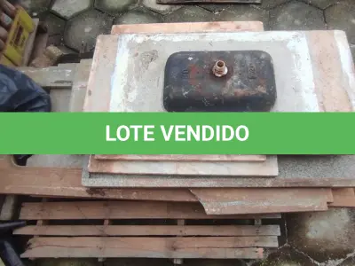 LOTE 027 - 01 PIA EM MÁRMORE E RETALHOS DE MÁRMORE (NO ESTADO, NÃO SABEMOS SE FUNCIONA. LEILÃO NÃO TEM GARANTIA E NEM DEVOLUÇÃO).