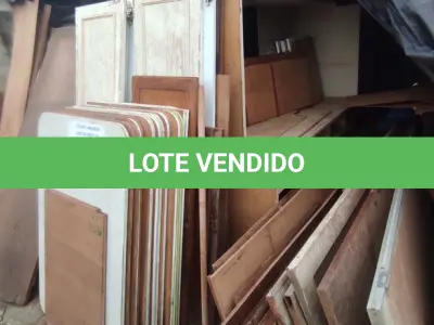 LOTE 057 - 01 LOTE COM MOVEIS EM MADEIRA (NO ESTADO, NÃO SABEMOS SE FUNCIONA. LEILÃO NÃO TEM GARANTIA E NEM DEVOLUÇÃO).