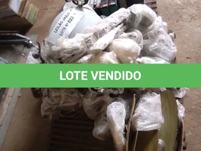 LOTE 022 -  01 LOTE COM VENTILADORES DE TETO COM LUMINÁRIAS ANTIGAS (NO ESTADO, NÃO SABEMOS SE FUNCIONA. LEILÃO NÃO TEM GARANTIA E NEM DEVOLUÇÃO).