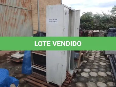 LOTE 035 - 01 ARMÁRIO ROUPEIRO 4 PORTAS E FORNO CONTINENTAL  (NO ESTADO, NÃO SABEMOS SE FUNCIONA. LEILÃO NÃO TEM GARANTIA E NEM DEVOLUÇÃO).