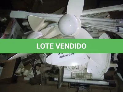 LOTE 019 -  01 LOTE COM LUMINÁRIAS E VENTILADORES DE TETO (NO ESTADO, NÃO SABEMOS SE FUNCIONA. LEILÃO NÃO TEM GARANTIA E NEM DEVOLUÇÃO).