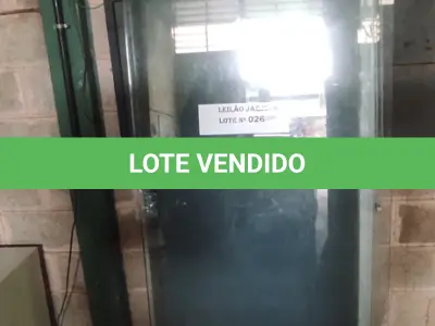 LOTE 026 -  01 LOTE COM PORTAS DE BLINDEX (NO ESTADO, NÃO SABEMOS SE FUNCIONA. LEILÃO NÃO TEM GARANTIA E NEM DEVOLUÇÃO).