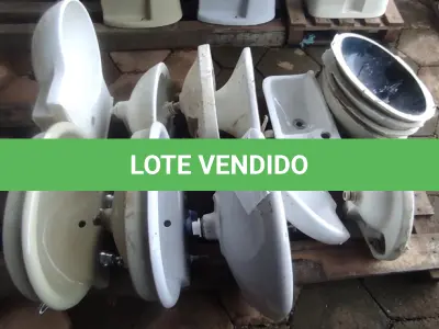 LOTE 071 - 10 PIAS PARA LAVATÓRIO SENDO 01 DE CANTO (NO ESTADO, NÃO SABEMOS SE FUNCIONA. LEILÃO NÃO TEM GARANTIA E NEM DEVOLUÇÃO).