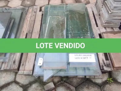 LOTE 077 - 01 LOTE COM RETALHOS DE VIDRO (NO ESTADO, NÃO SABEMOS SE FUNCIONA. LEILÃO NÃO TEM GARANTIA E NEM DEVOLUÇÃO).