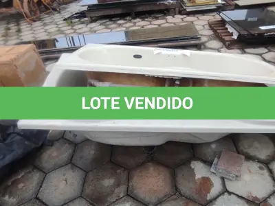 LOTE 085 - 02 BANHEIRAS EM FIBRA (NO ESTADO, NÃO SABEMOS SE FUNCIONA. LEILÃO NÃO TEM GARANTIA E NEM DEVOLUÇÃO).
