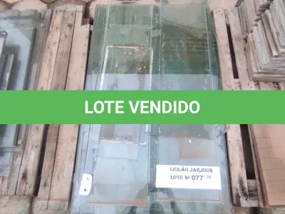 LOTE 077 - 01 LOTE COM RETALHOS DE VIDRO (NO ESTADO, NÃO SABEMOS SE FUNCIONA. LEILÃO NÃO TEM GARANTIA E NEM DEVOLUÇÃO).