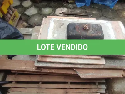 LOTE 027 - 01 PIA EM MÁRMORE E RETALHOS DE MÁRMORE (NO ESTADO, NÃO SABEMOS SE FUNCIONA. LEILÃO NÃO TEM GARANTIA E NEM DEVOLUÇÃO).