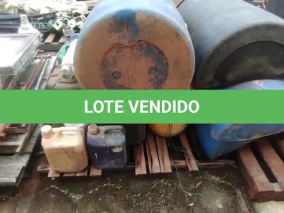 LOTE 034 - 01 LOTE COM TAMBORES CORTADOS E GALÕES VAZIOS (NO ESTADO, NÃO SABEMOS SE FUNCIONA. LEILÃO NÃO TEM GARANTIA E NEM DEVOLUÇÃO).