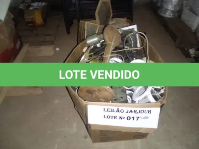 LOTE 017 - 01 LOTE COM LUMINÁRIAS DIVERSAS ANTIGAS (NO ESTADO, NÃO SABEMOS SE FUNCIONA. LEILÃO NÃO TEM GARANTIA E NEM DEVOLUÇÃO).