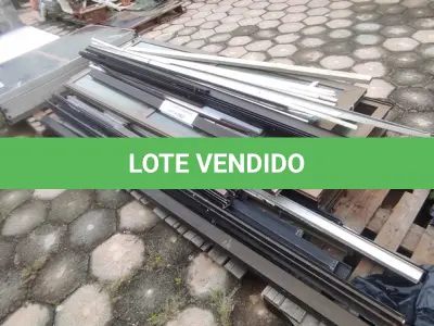 LOTE 042 - 01 LOTE COM PORTAS EM VIDRO E ALUMÍNIO (NO ESTADO, NÃO SABEMOS SE FUNCIONA. LEILÃO NÃO TEM GARANTIA E NEM DEVOLUÇÃO).