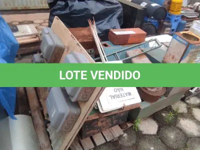 LOTE 036 - 01 LOTE COM QUADROS DE COMANDO ELÉTRICOS E CAIXAS DE FERRO (NO ESTADO, NÃO SABEMOS SE FUNCIONA. LEILÃO NÃO TEM GARANTIA E NEM DEVOLUÇÃO).