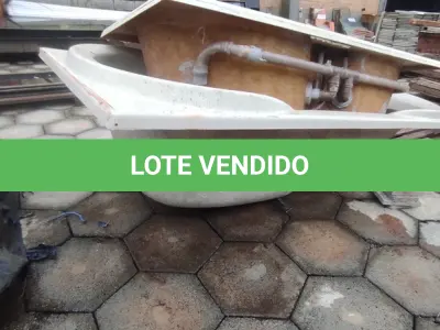 LOTE 085 - 02 BANHEIRAS EM FIBRA (NO ESTADO, NÃO SABEMOS SE FUNCIONA. LEILÃO NÃO TEM GARANTIA E NEM DEVOLUÇÃO).
