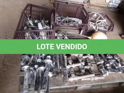 LOTE 003 -  01 LOTE COM TORNEIRAS ,REGISTROS, CIFRÕES DE METAL ,RABICHO FLEXÍVEL DE METAL (NO ESTADO, NÃO SABEMOS SE FUNCIONA. LEILÃO NÃO TEM GARANTIA E NEM DEVOLUÇÃO).