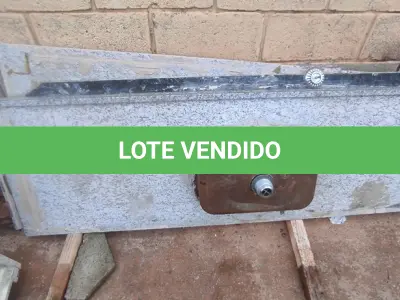 LOTE 029 - 01 PIA EM MÁRMORE E 02 PEDRAS DE MÁRMORE (NO ESTADO, NÃO SABEMOS SE FUNCIONA. LEILÃO NÃO TEM GARANTIA E NEM DEVOLUÇÃO).