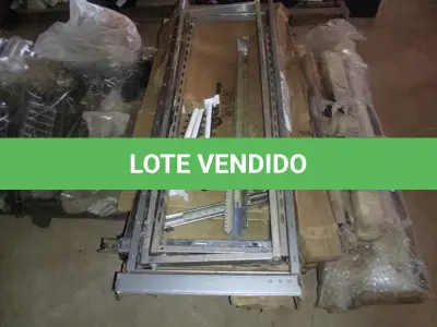 LOTE 014 - 01 LOTE COM ESTANTES DE MOSTRUÁRIO INCOMPLETO  (NO ESTADO, NÃO SABEMOS SE FUNCIONA. LEILÃO NÃO TEM GARANTIA E NEM DEVOLUÇÃO).