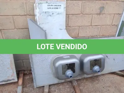 LOTE 030 - 01 PIA EM MÁRMORE COM 2 CUBAS E PEDRAS EM MÁRMORE (NO ESTADO, NÃO SABEMOS SE FUNCIONA. LEILÃO NÃO TEM GARANTIA E NEM DEVOLUÇÃO).