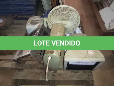 LOTE 009 -  01 LOTE COM MONITORES CRT ,VENTILADOR INCOMPLETO ,HIDRO SAUNA ,TOCA DISCO(NO ESTADO, NÃO SABEMOS SE FUNCIONA. LEILÃO NÃO TEM GARANTIA E NEM DEVOLUÇÃO).