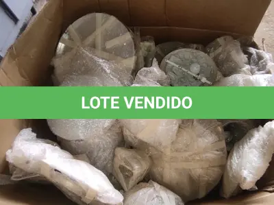 LOTE 021 -  01 LOTE COM LUMINÁRIAS ANTIGAS EM VIDRO (NO ESTADO, NÃO SABEMOS SE FUNCIONA. LEILÃO NÃO TEM GARANTIA E NEM DEVOLUÇÃO).