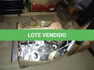 LOTE 017 - 01 LOTE COM LUMINÁRIAS DIVERSAS ANTIGAS (NO ESTADO, NÃO SABEMOS SE FUNCIONA. LEILÃO NÃO TEM GARANTIA E NEM DEVOLUÇÃO).