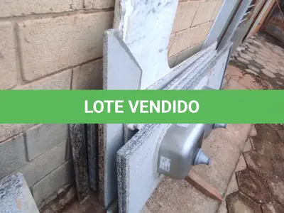 LOTE 030 - 01 PIA EM MÁRMORE COM 2 CUBAS E PEDRAS EM MÁRMORE (NO ESTADO, NÃO SABEMOS SE FUNCIONA. LEILÃO NÃO TEM GARANTIA E NEM DEVOLUÇÃO).