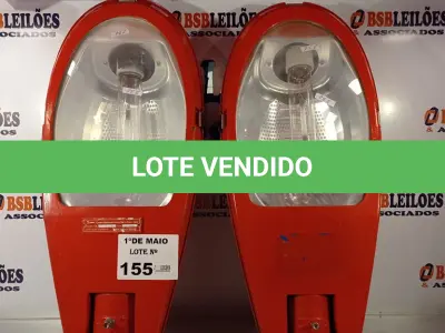 LOTE 155 - 02 LUMINÁRIAS PARA PÁTIO. (NO ESTADO, LEILÃO NÃO TEM GARANTIA E NEM DEVOLUÇÃO, SUJEITO A POSSÍVEIS AVARIAS VISÍVEIS/OCULTAS E/OU AUSÊNCIA DE COMPONENTES).
