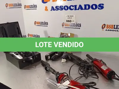 LOTE 060 - 01 LOTE COM VÁRIAS MÁQUINAS DE CORTAR CABELO, ESCOVA ROTATIVA, CHAPINHA E BABY LISE INCOMPLETOS. (NO ESTADO, LEILÃO NÃO TEM GARANTIA E NEM DEVOLUÇÃO, SUJEITO A POSSÍVEIS AVARIAS VISÍVEIS/OCULTAS E/OU AUSÊNCIA DE COMPONENTES).