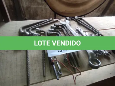 LOTE 022 - 01 LOTE COM CHAVES COMBINADAS 2”30,24,19,18 L19, CHAVE CATRACA (NO ESTADO, NÃO SABEMOS SE FUNCIONA. LEILÃO NÃO TEM GARANTIA E NEM DEVOLUÇÃO).