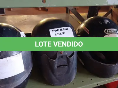 LOTE 138 - 04 CAPACETES DE MOTOCICLISTA MARCAS E MODELOS DIVERSOS. (NO ESTADO, LEILÃO NÃO TEM GARANTIA E NEM DEVOLUÇÃO, SUJEITO A POSSÍVEIS AVARIAS VISÍVEIS/OCULTAS E/OU AUSÊNCIA DE COMPONENTES).