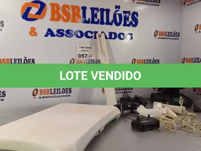 LOTE 057 - 01 NINTENDO WII FIT BALANCE BOARD E VÁRIOS CONTROLES DE VIDEOGAME DIVERSOS. (NO ESTADO, LEILÃO NÃO TEM GARANTIA E NEM DEVOLUÇÃO, SUJEITO A POSSÍVEIS AVARIAS VISÍVEIS/OCULTAS E/OU AUSÊNCIA DE COMPONENTES).