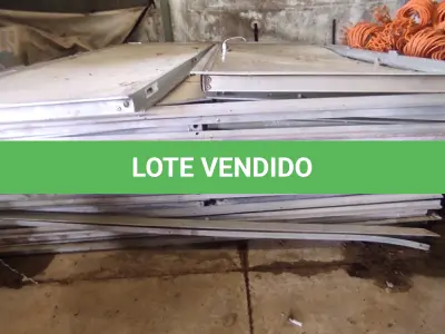 LOTE 058 - 01 LOTE COM 10 PORTAS DUPLAS EM ALUMÍNIO (NO ESTADO, NÃO SABEMOS SE FUNCIONA. LEILÃO NÃO TEM GARANTIA E NEM DEVOLUÇÃO).