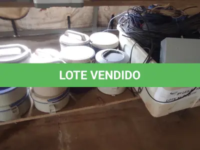 LOTE 010 - 01 LOTE COM CABOS DIVERSOS, MARMITAS TÉRMICAS E MANGUEIRAS PARA ABASTECIMENTO (NO ESTADO, NÃO SABEMOS SE FUNCIONA. LEILÃO NÃO TEM GARANTIA E NEM DEVOLUÇÃO).