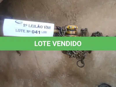 LOTE 041 - 01 TALHA MANUAL DE CORRENTES PEQUENA (NO ESTADO, NÃO SABEMOS SE FUNCIONA. LEILÃO NÃO TEM GARANTIA E NEM DEVOLUÇÃO).