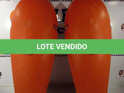 LOTE 155 - 02 LUMINÁRIAS PARA PÁTIO. (NO ESTADO, LEILÃO NÃO TEM GARANTIA E NEM DEVOLUÇÃO, SUJEITO A POSSÍVEIS AVARIAS VISÍVEIS/OCULTAS E/OU AUSÊNCIA DE COMPONENTES).